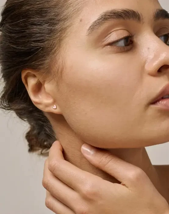 Amore Studs - Guldfarvet